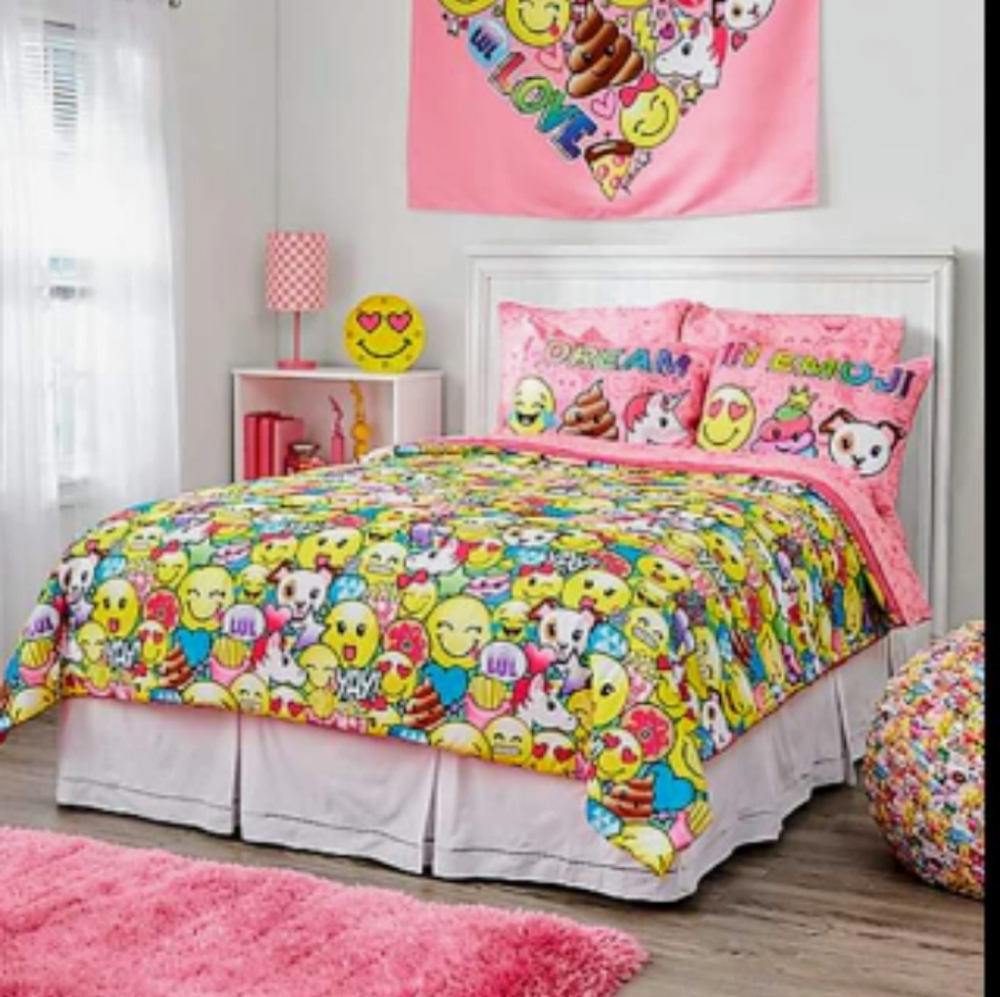 Justice full size bedding set w decor